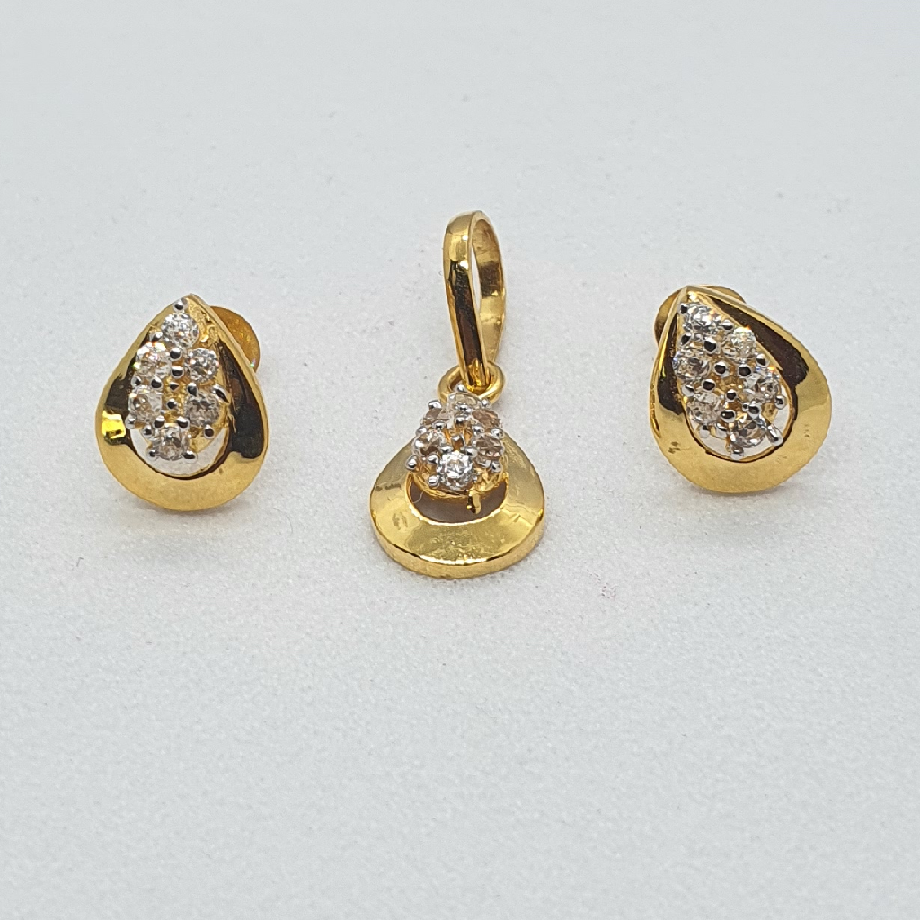 Gold 18.k Fancy Diamond Pendant Set