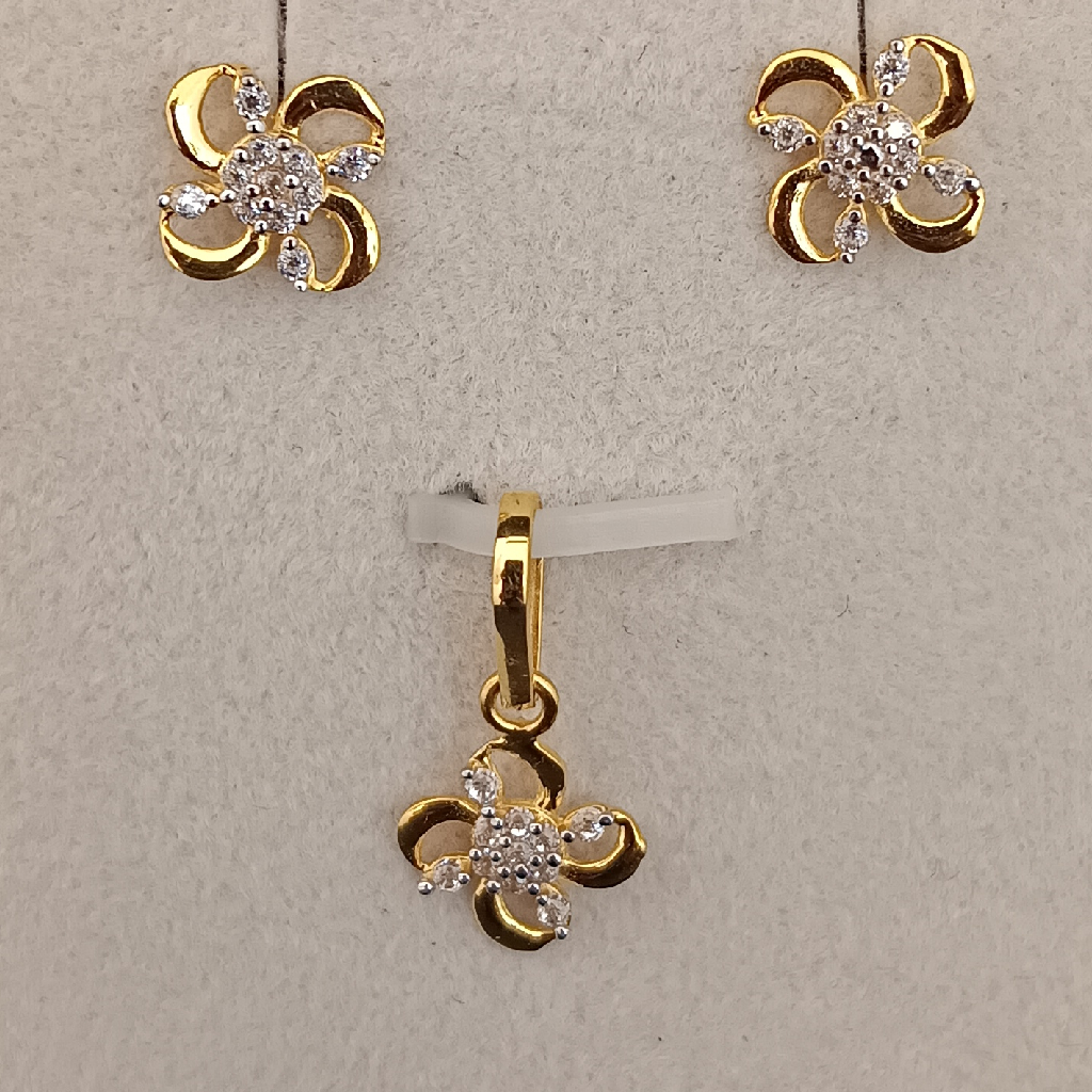 Flower Design Fancy Pendant Set