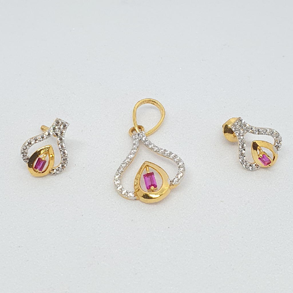 Gold 91.6 Fancy Diamond Pendant Set