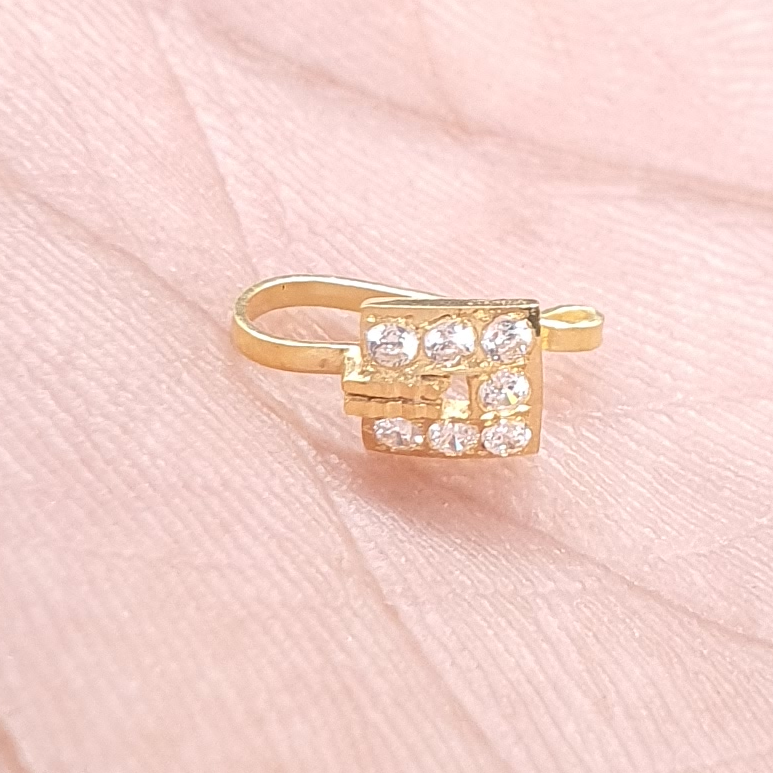 Gold ladies nosepin