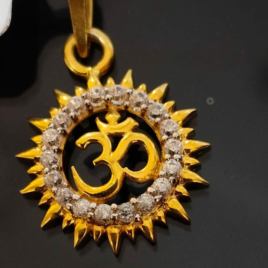 22k Gold Diamond Pendant