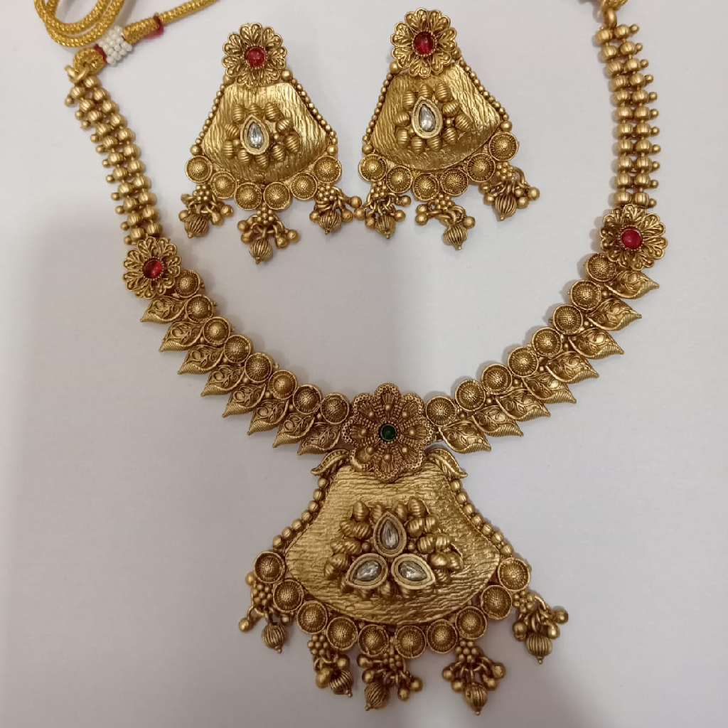 Imitation necklace set