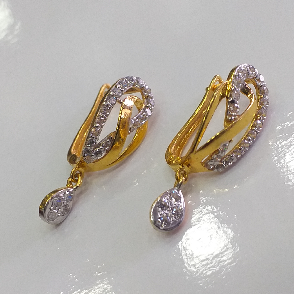 18k avril round diamond stud earrings - Image 2