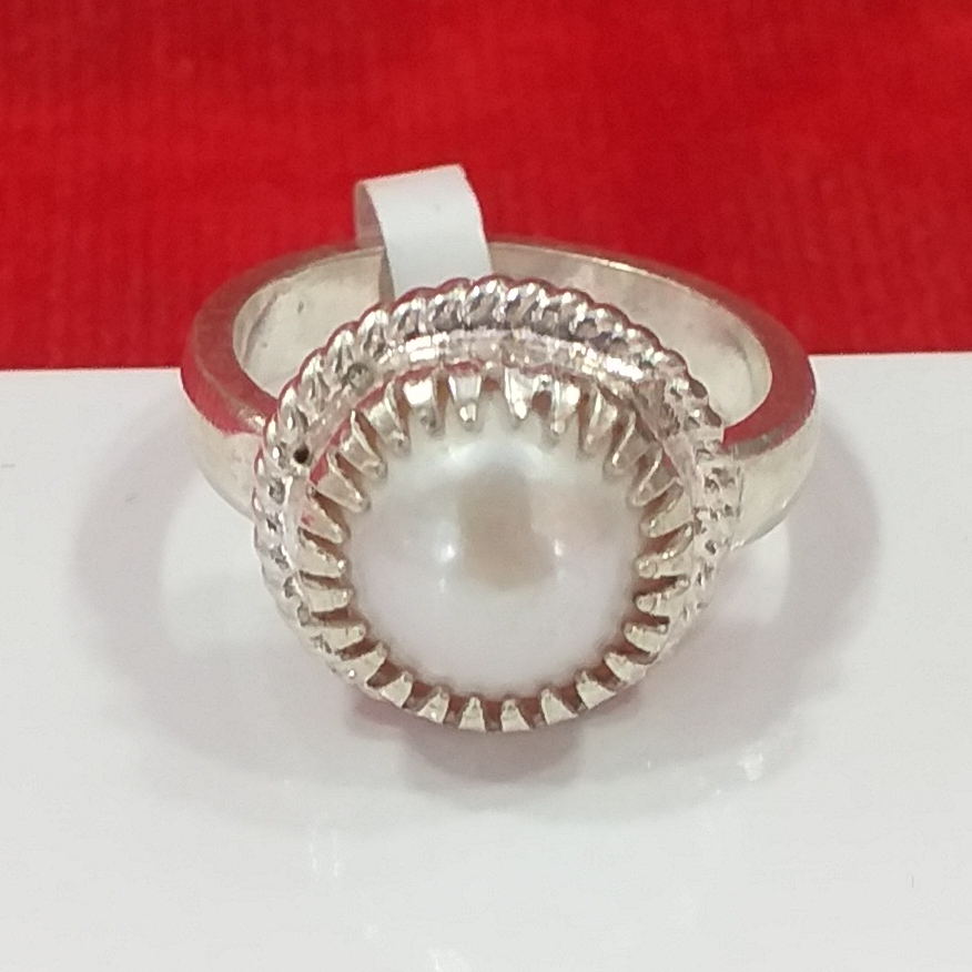 Silver chandra stone ladies ring