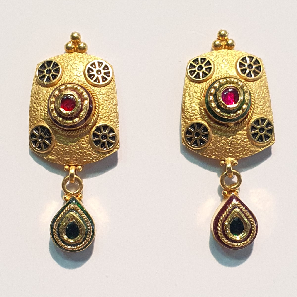 916 traditional look earrings