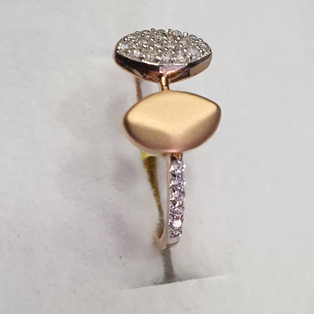 18k rose gold one side diamond & antique design ring of woman