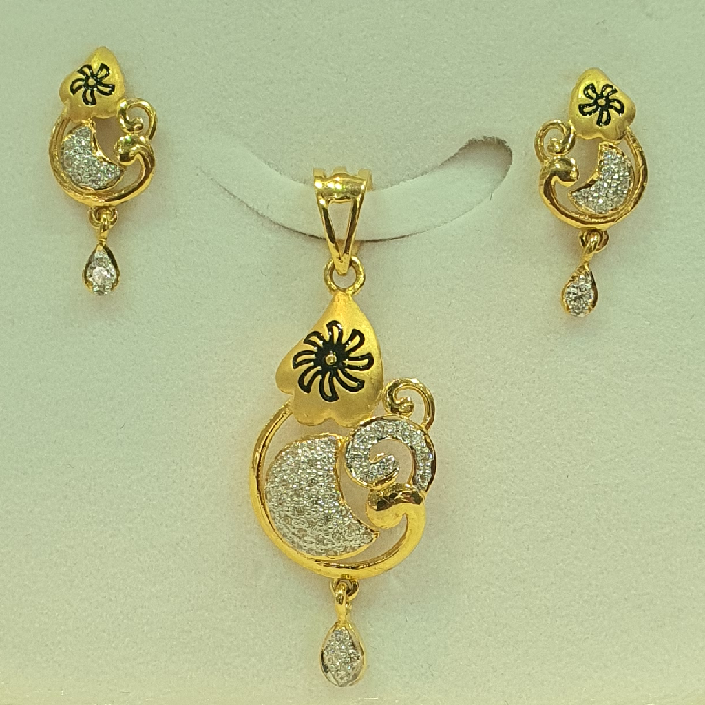 22k Yellow Gold Beautiful CZ Pendant Set