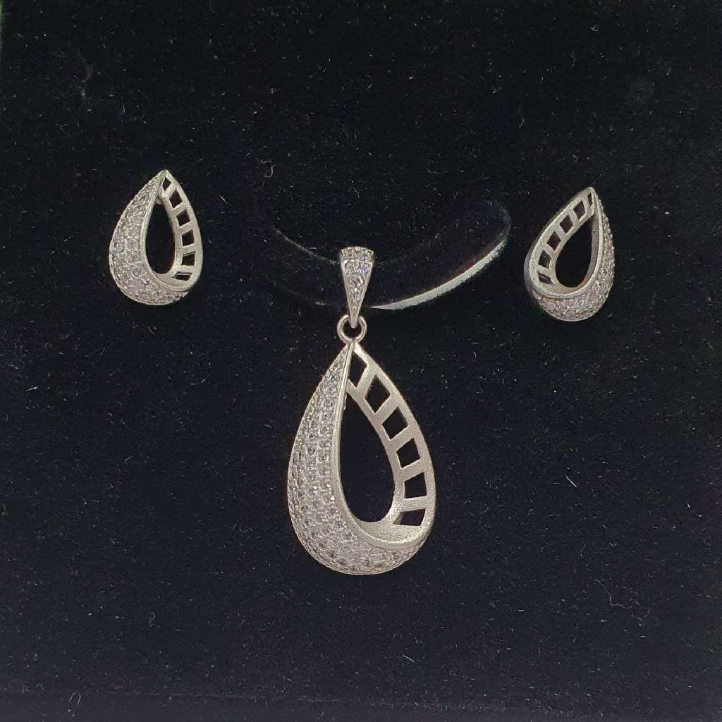 925 silver Dazzling Design pendant set