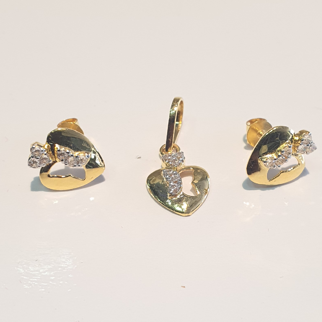 18k  fancy design heart Pendant set