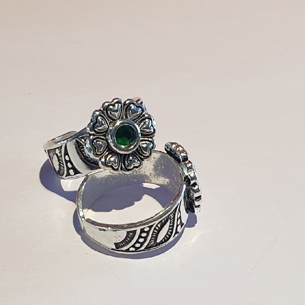 Silver fancy antique design machali toe rings - Image 2