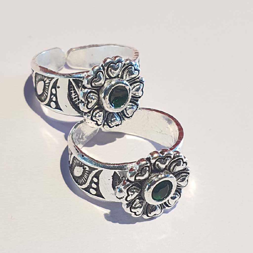Silver fancy antique design machali toe rings