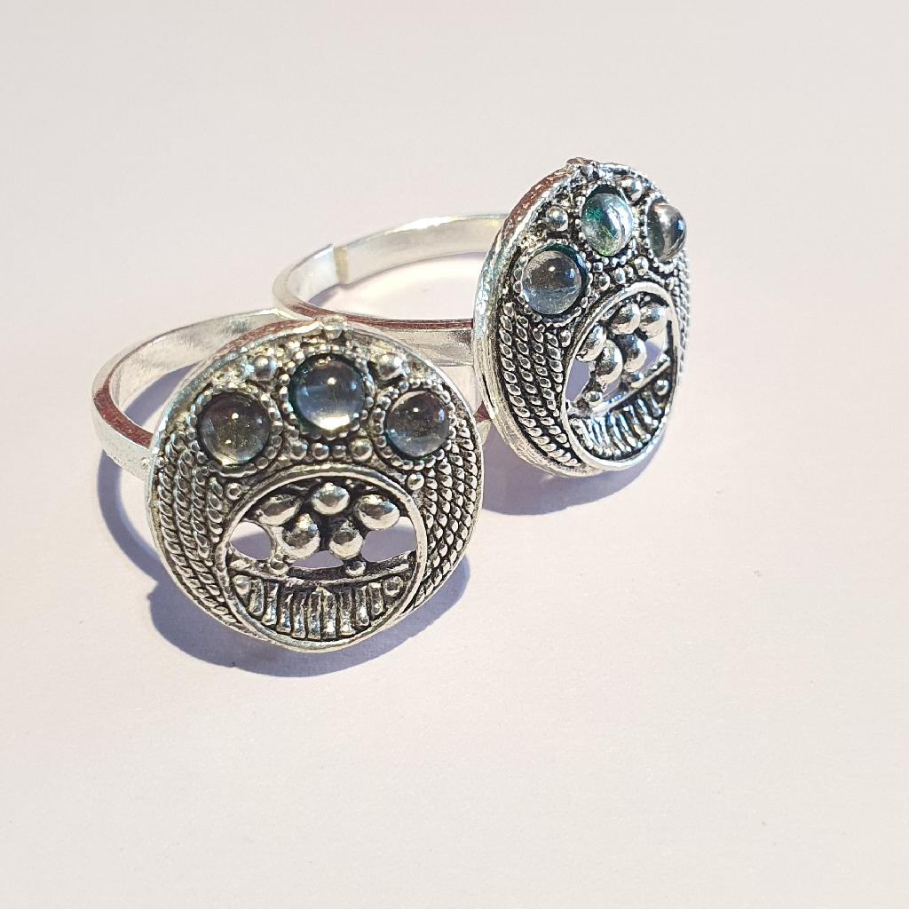 Silver fancy design machli  Toe Rings