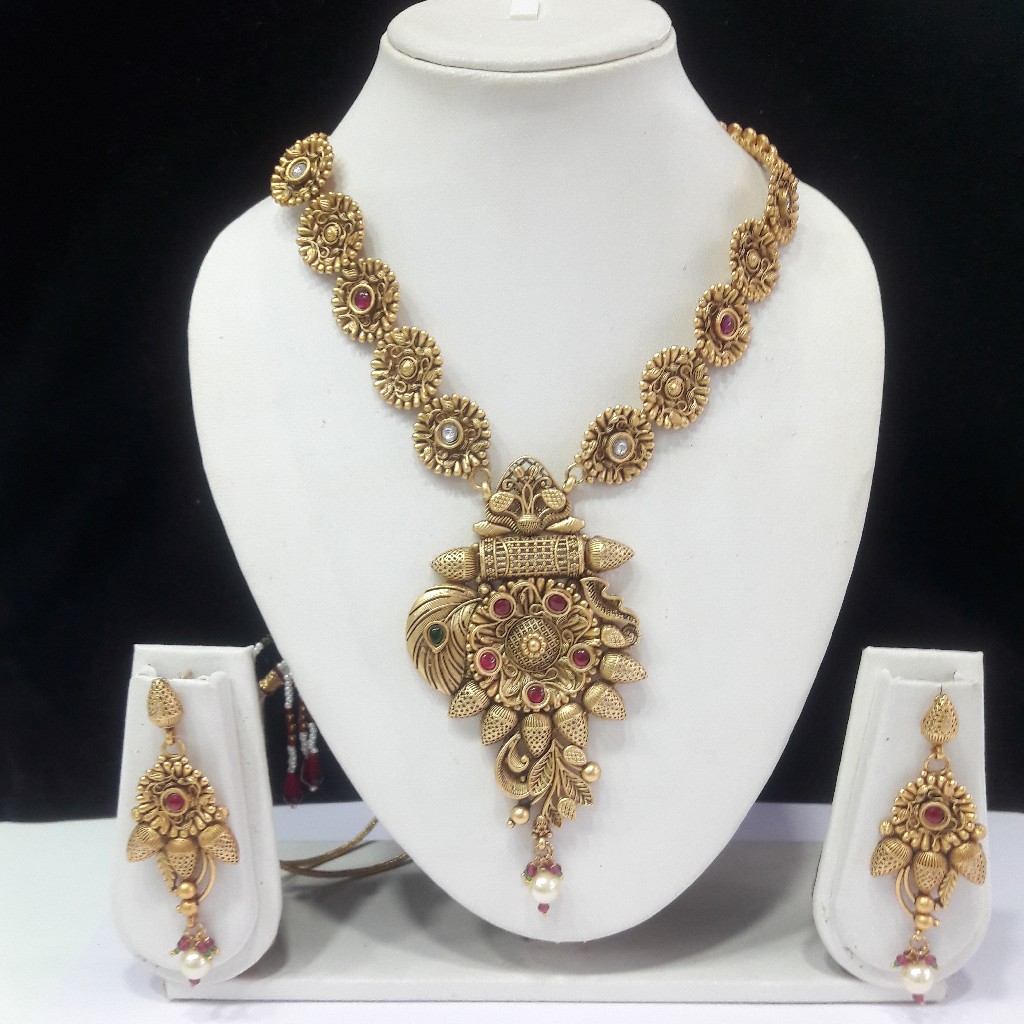 Antique necklace set