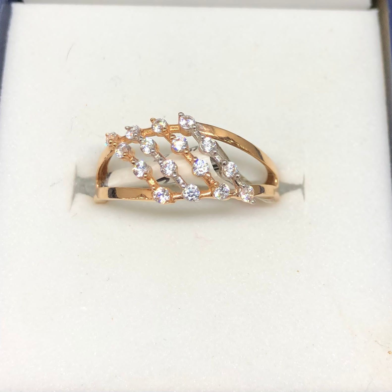 18K Gold Sparkling Ring