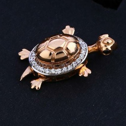 916 gold tortoise design pendant