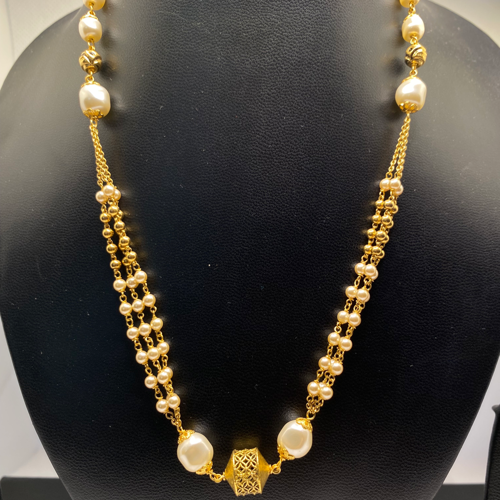 Antique pearls necklace
