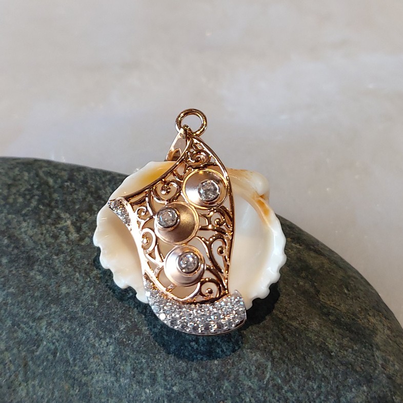Rose Gold Pendant - Image 2