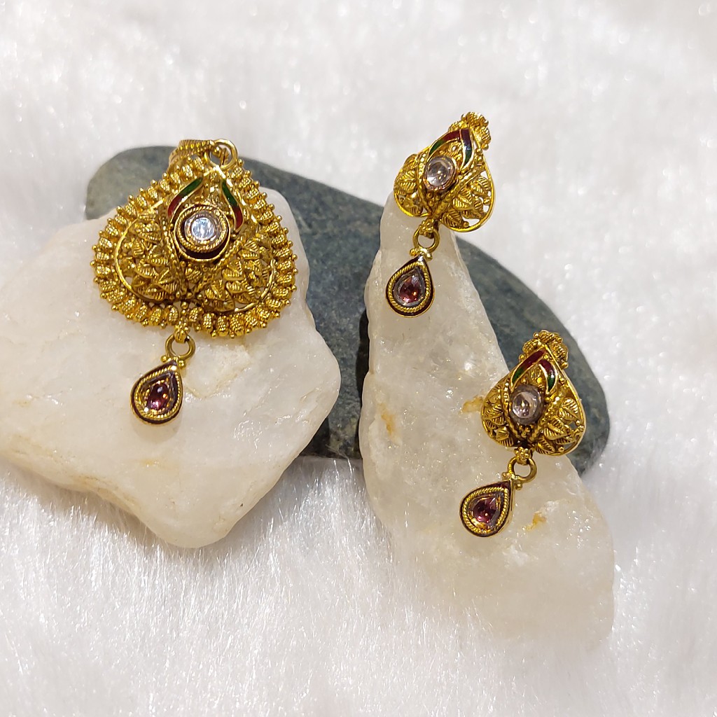 Antique Pendant Set