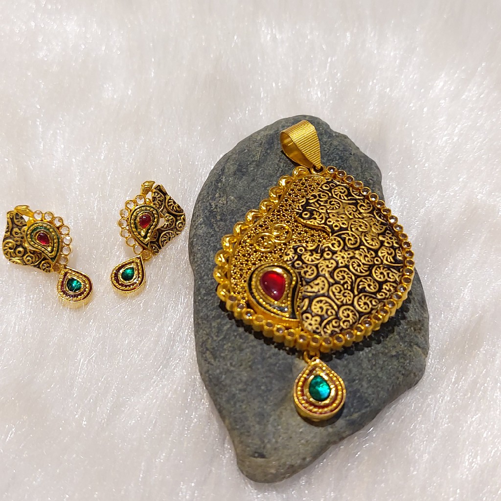 Antique Pendant Set