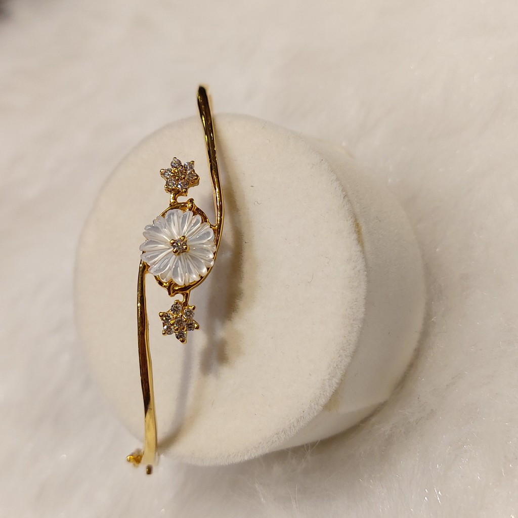 Ladies bracelet