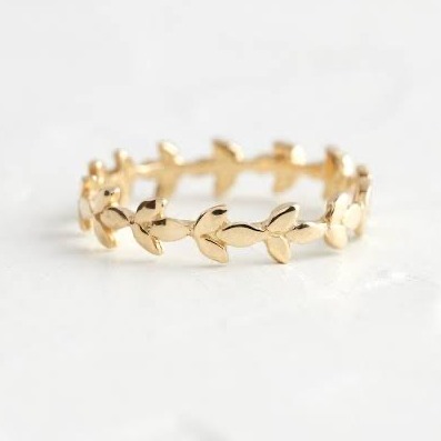 22kt, 916 hallmark gold Fern ring