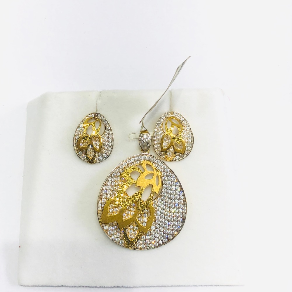 22 Karat, 916 Hall-Marked, Yellow Gold floral gold design on diamond plate Pendant With Earrings Set JKP010