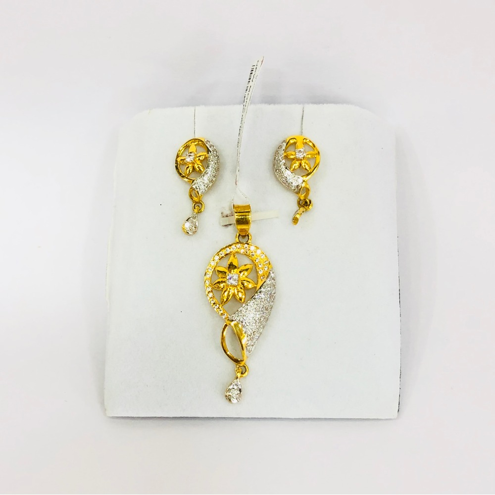 22 Karat, 916 Hall-Marked, Yellow Gold arctic flower Texture design Pendant With Earrings Set Jkp017