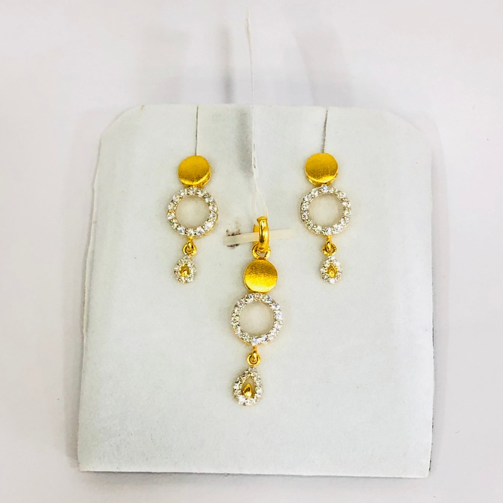 22 Karat, 916 Hall-Marked, Yellow gold matte round and diamond round with hanging Design Pendant With Earrings Set Jkp018