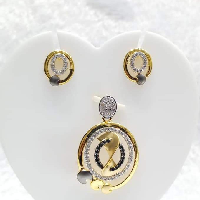 916 Gold CZ Round Design Pendant Set