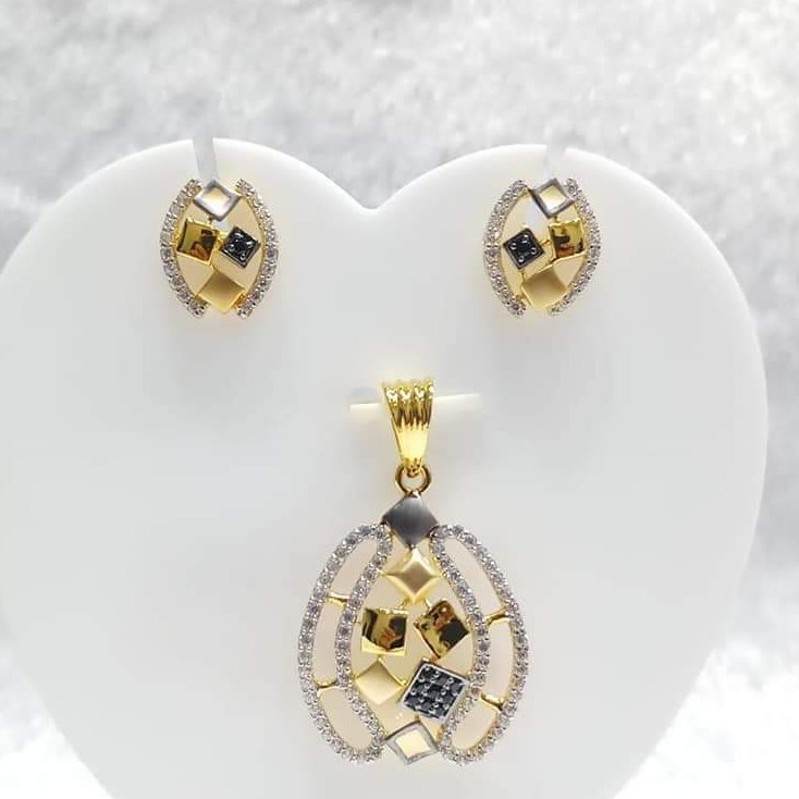 22KT Gold CZ Elegant Pendant Set