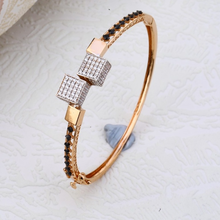 18kt gold hallmark rose attractive design Bangle