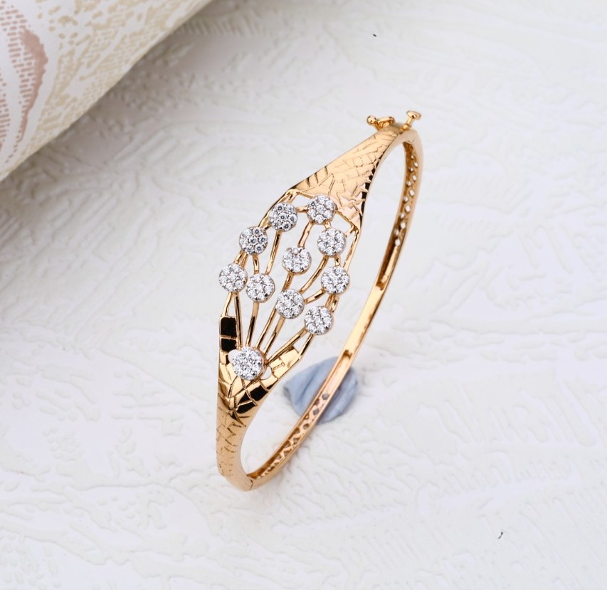18kt gold rose morden design Bangle