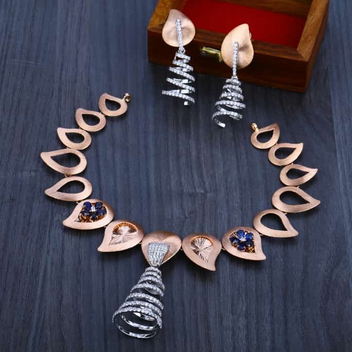 18KT Rose Gold Stylish Leaf Shape Necklace Set