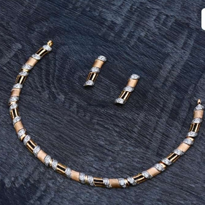 18Kt Rose Gold Delicate Necklace Set