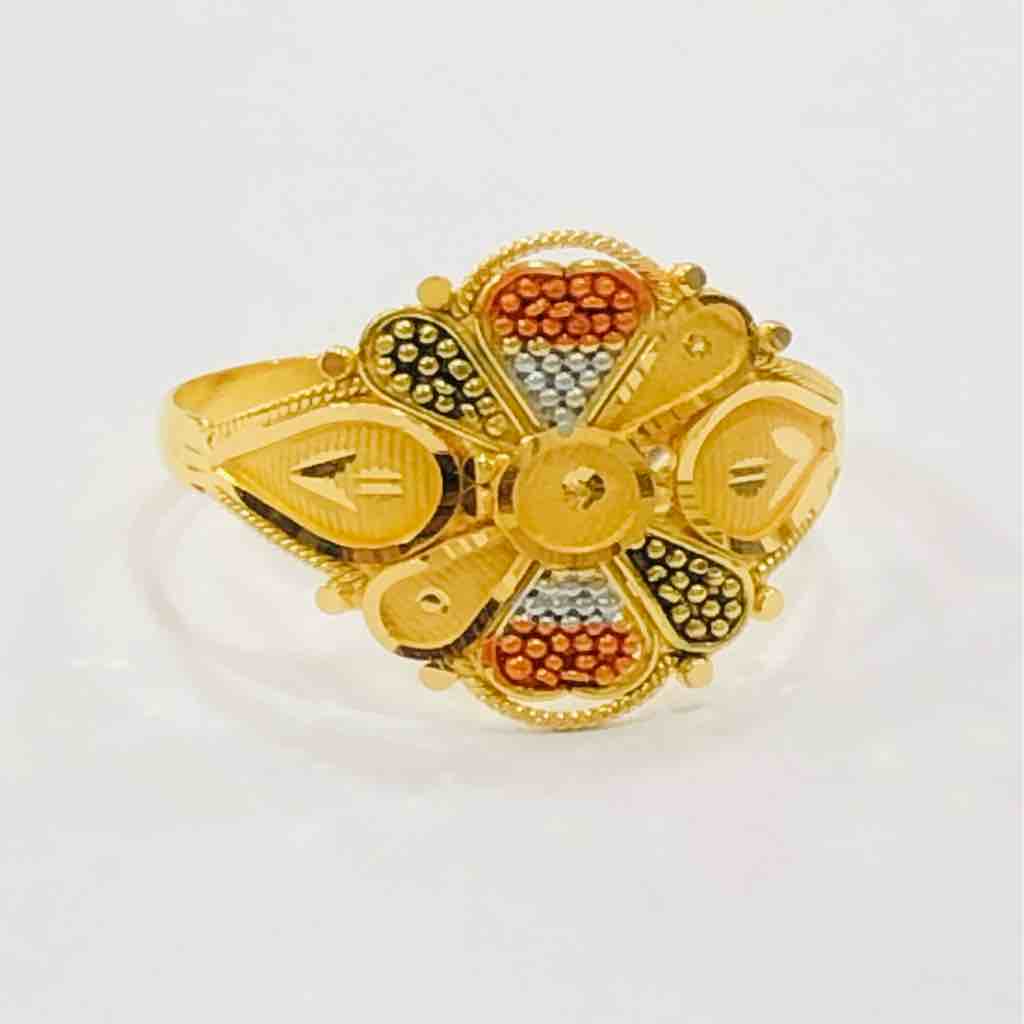 18kt exclusive ladies ring