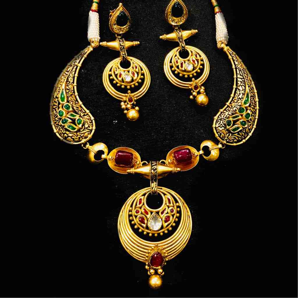 916 Gold Jadau Exclusive Necklace Set