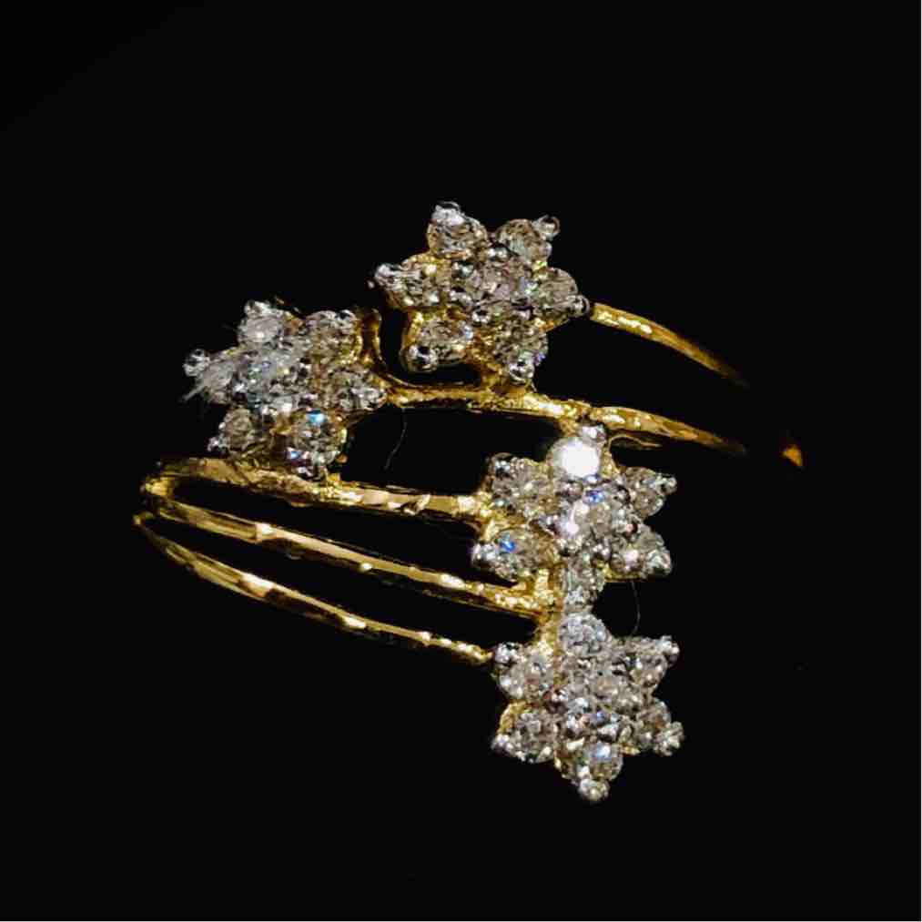 916 Gold Attractive Star Shape Ladies Ring