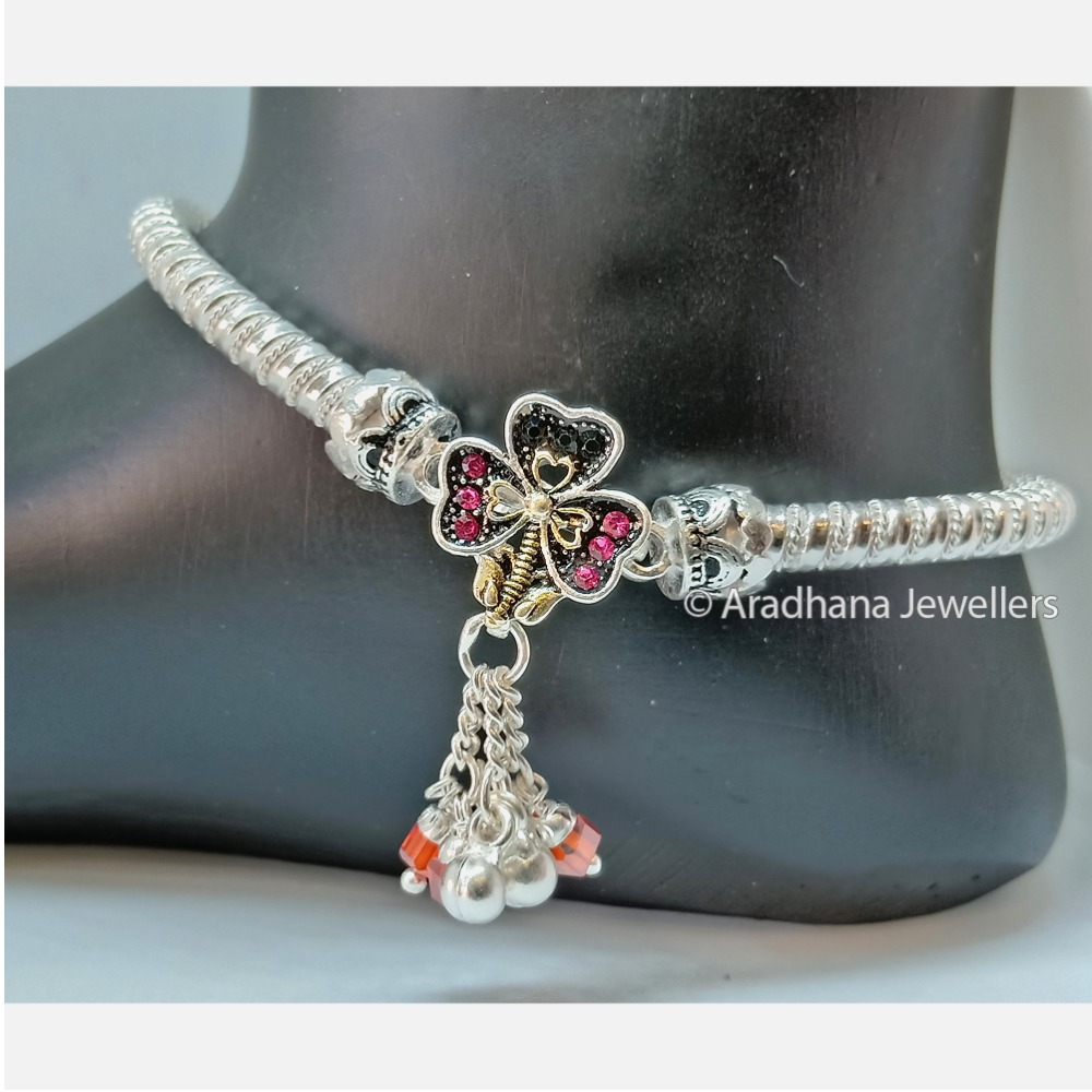 Flower Brooch Plain Silver Payal