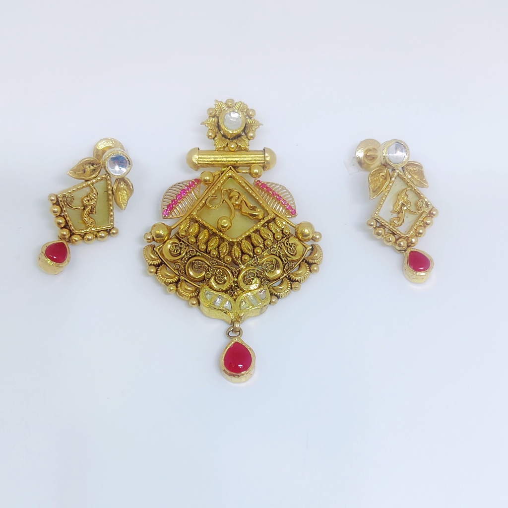 916 Gold Antique Pendant Set