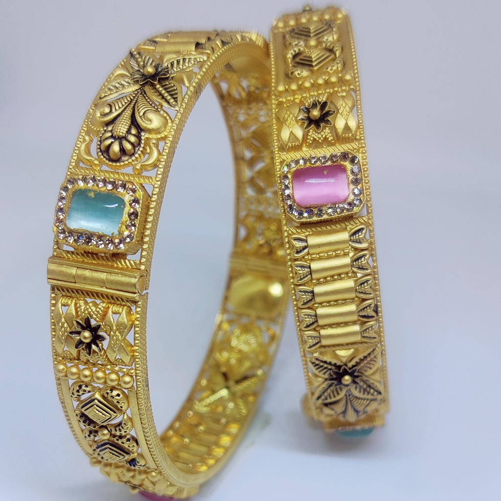 22KT Gold Antique Bangles - Image 2