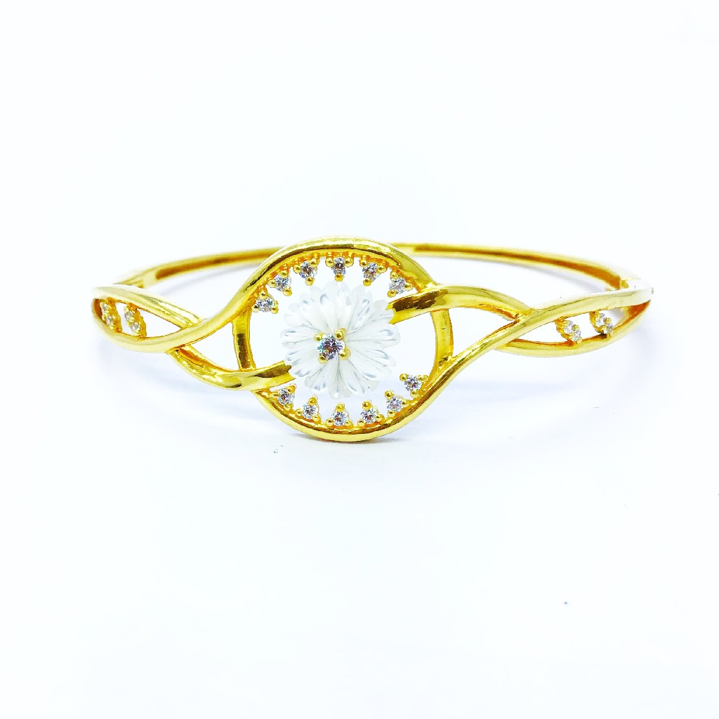 DESIGNED FLOWER FANCY GOLD KADA BRACELET
