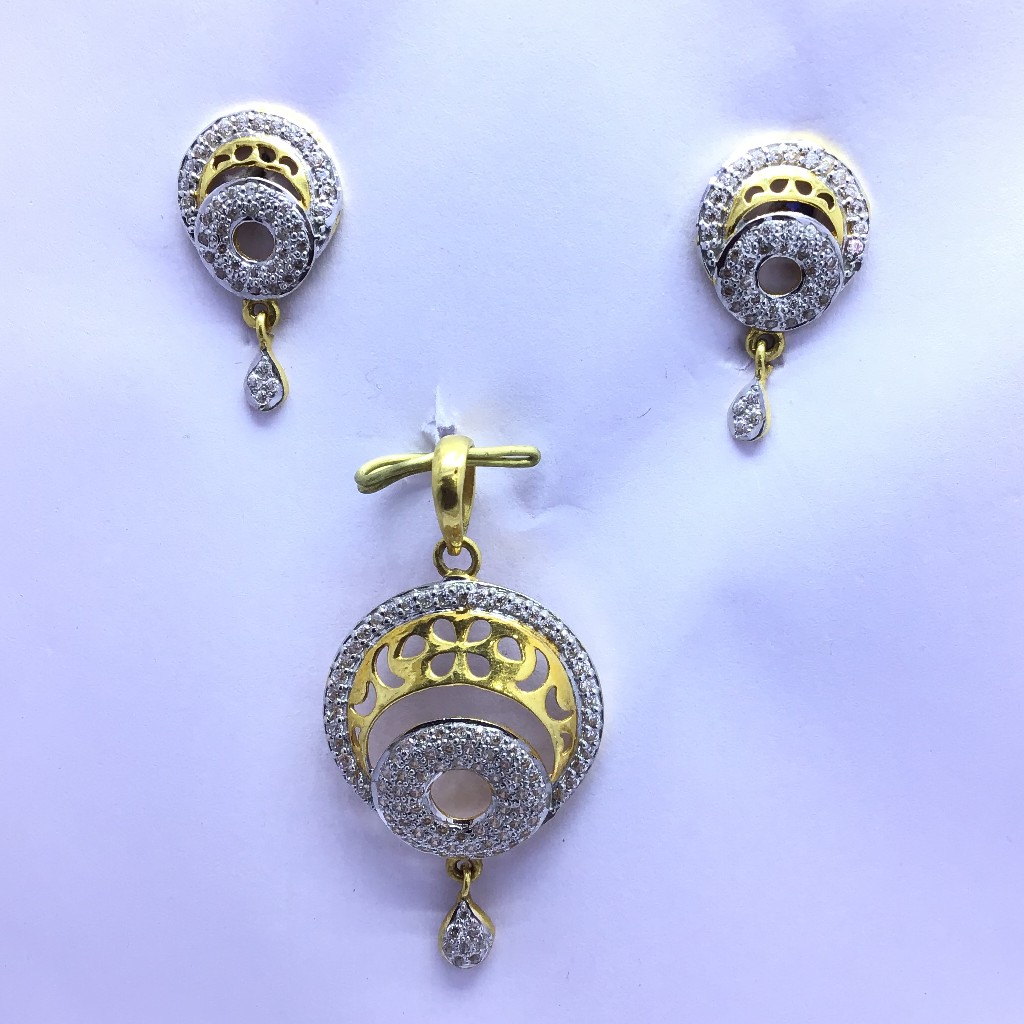 BRANDED FANCY GOLD PENDANT SET