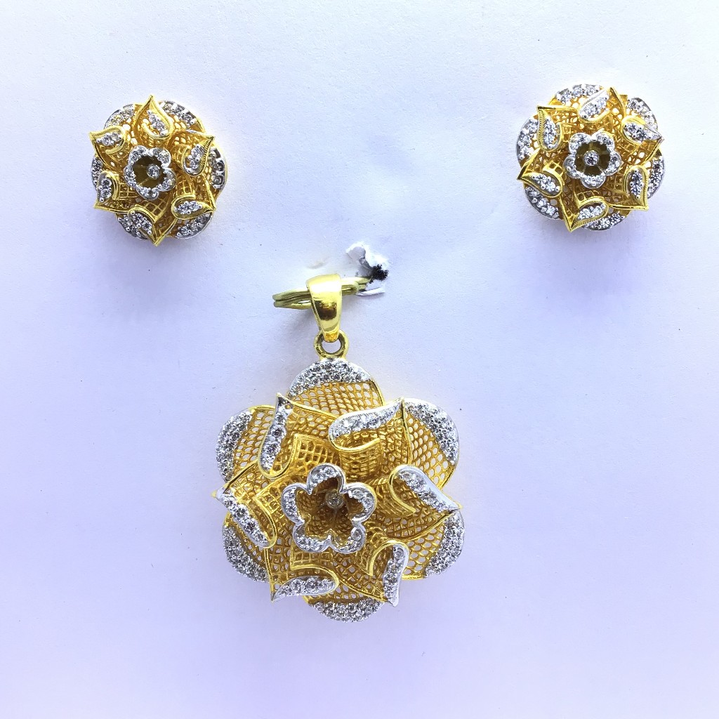DESIGNING FANCY FLOWER GOLD PENDANT SET