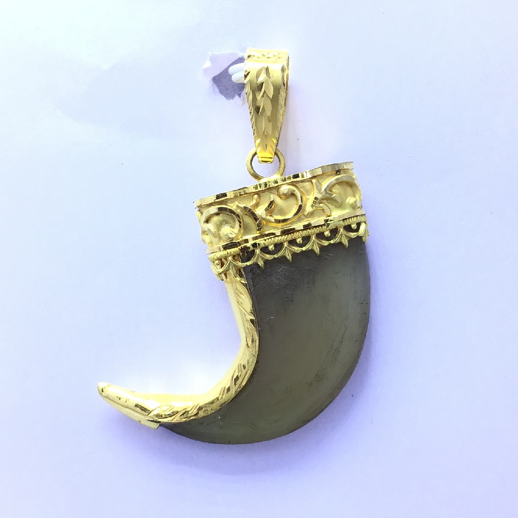 DESIGNED NAIL GOLD PENDANT