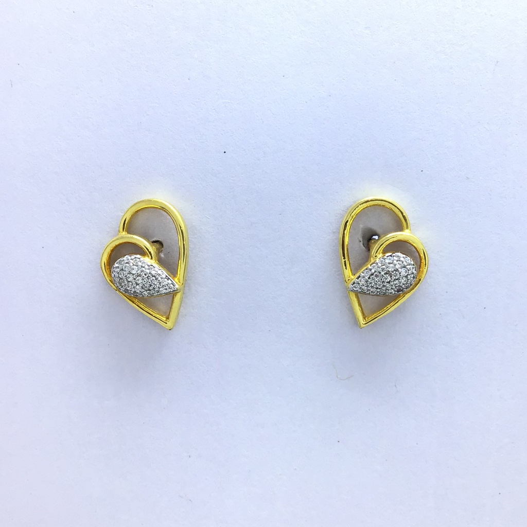 designing heart fancy gold earrings