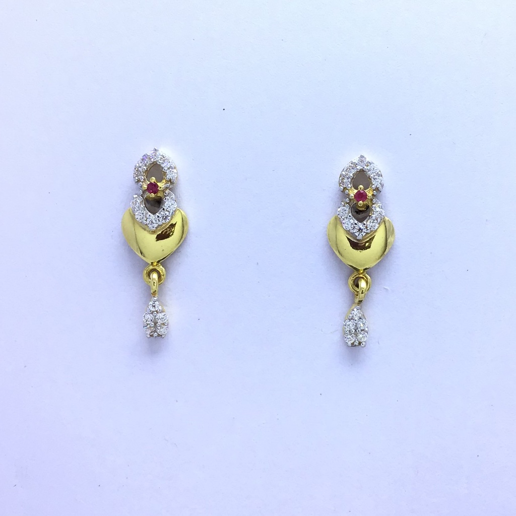 designing fancy heart gold earrings