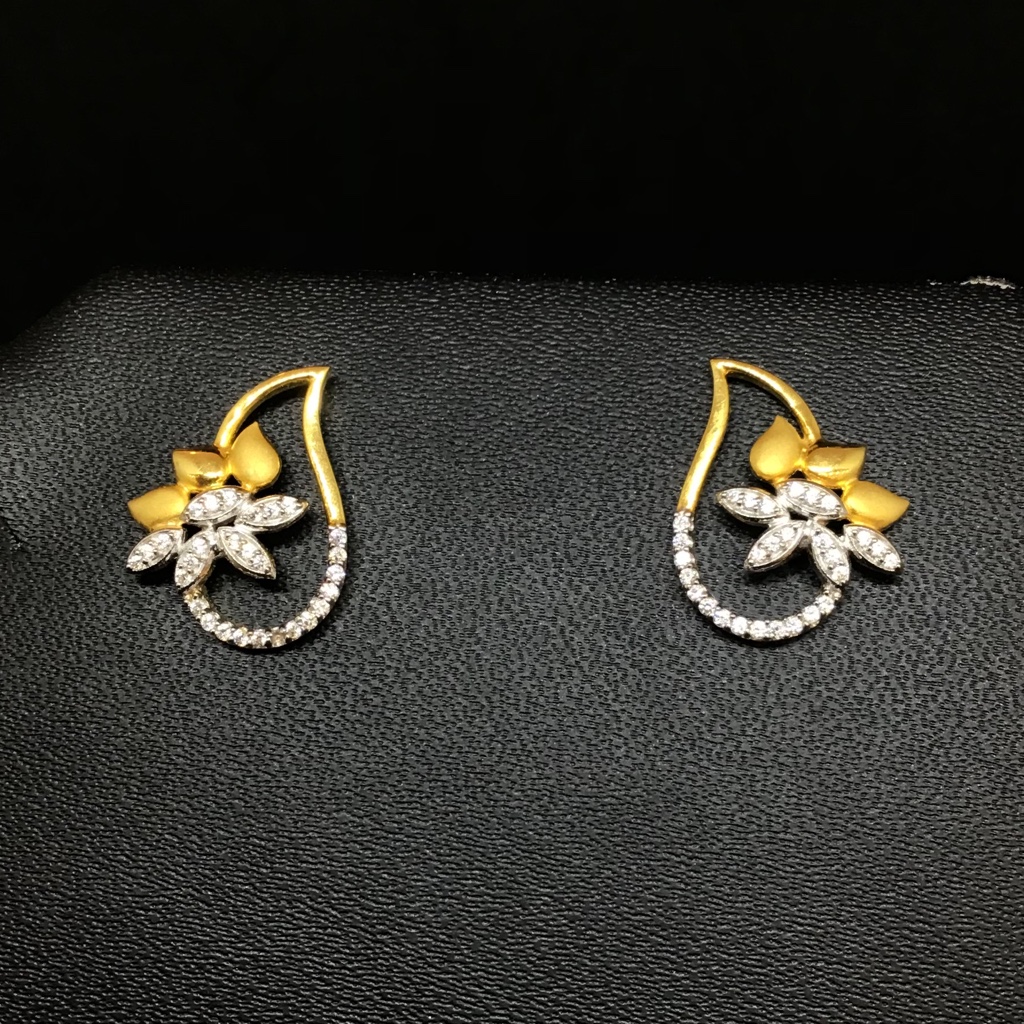 designing fancy gold earrings
