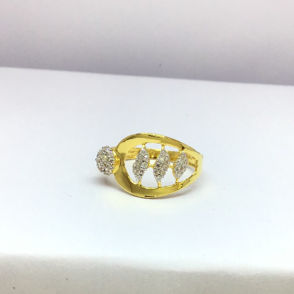 designing fancy ladies gold ring
