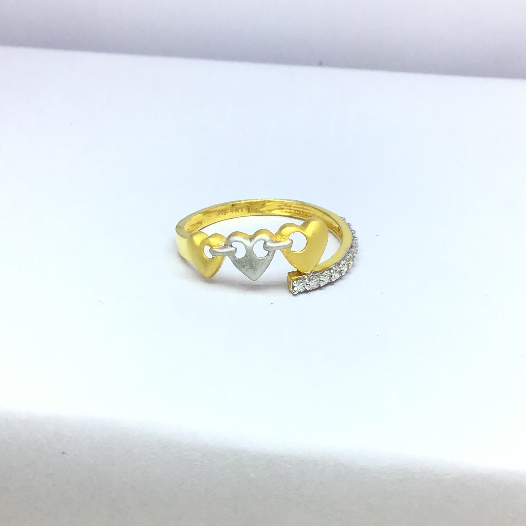 heart designed ladies fancy gold ring