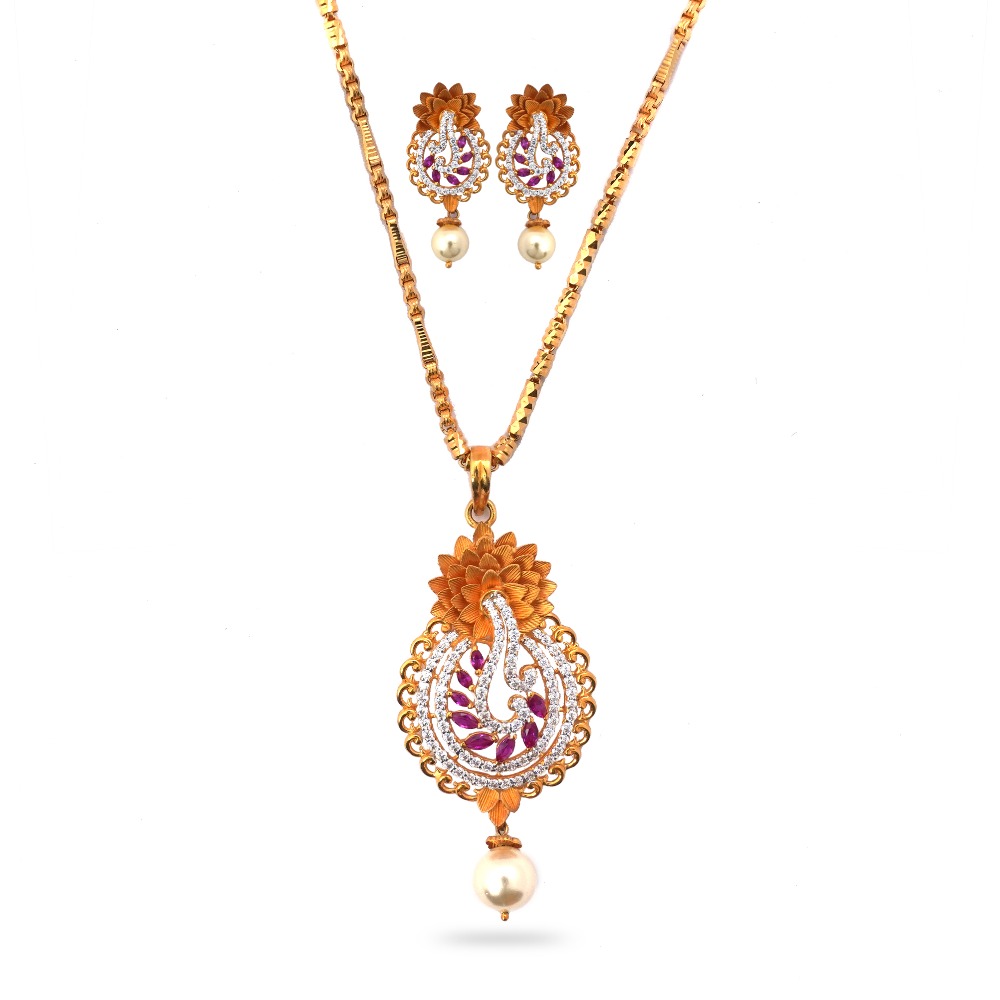 916 Gold Attractive Diamond Pendant Set